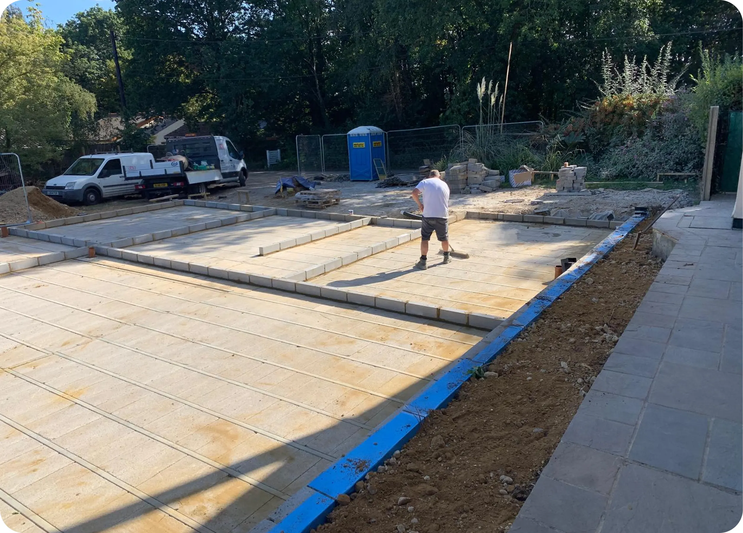 Block and beam floor with an edge beam being finished